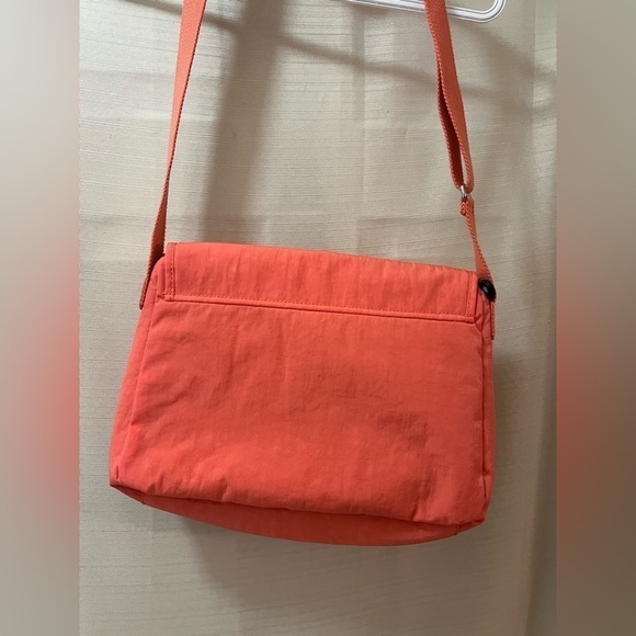 ⚪️Kipling ladies crossbody bag with tons of pockets - Picture 3 of 7